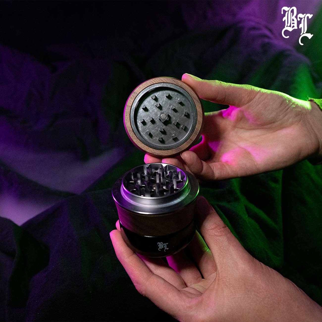 Black Leaf Holz-Grinder 4-tlg. mit Violettglas Details 3